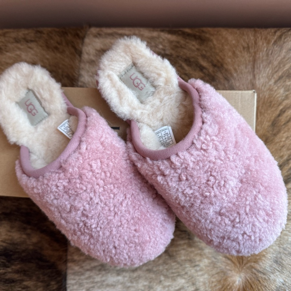 UGG w Pearle Curly Cue Mule in Pink
